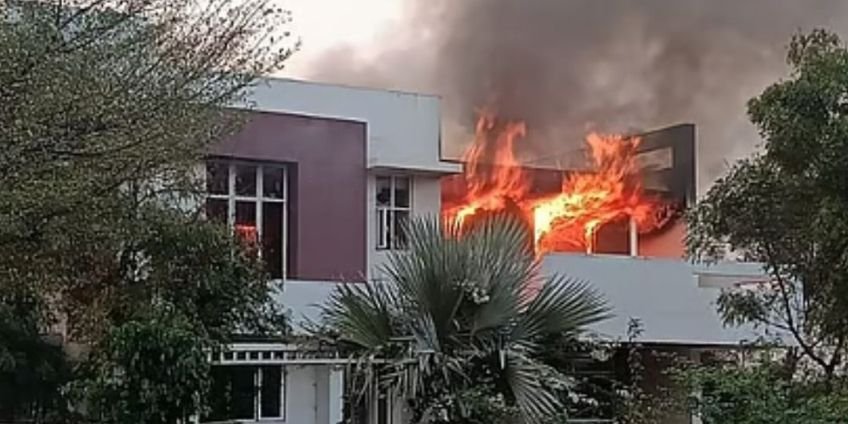 Miscreants set fire to Janardhana Reddy’s model house in Ballari
