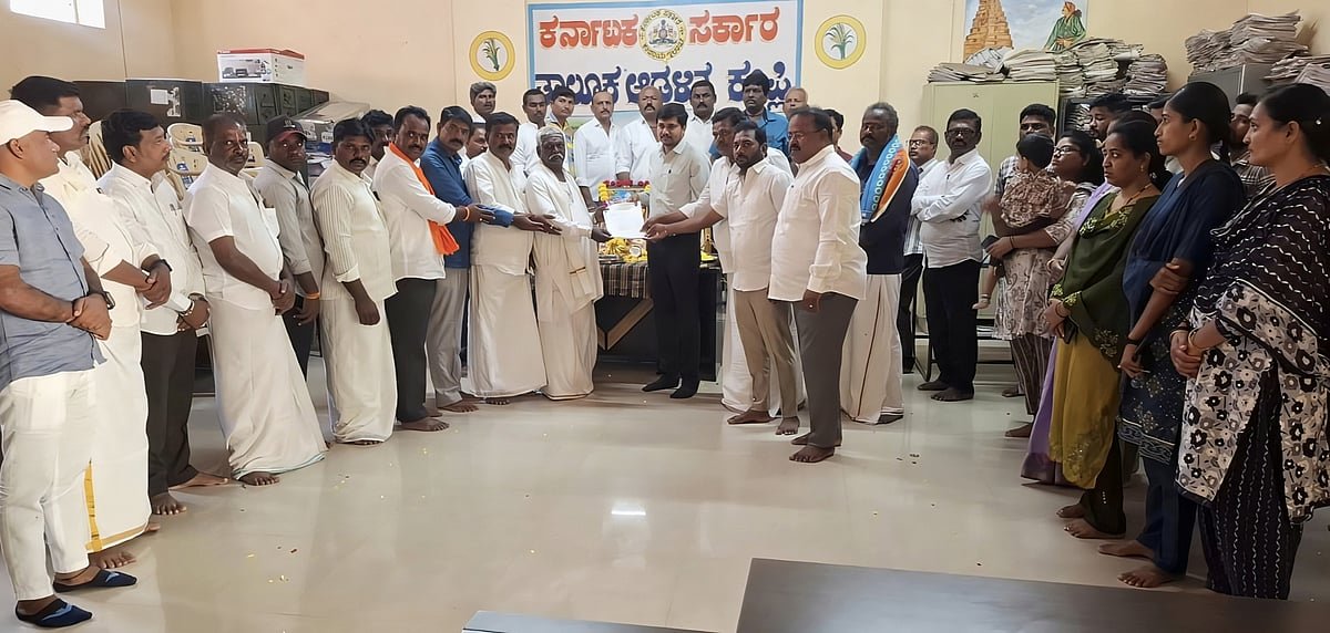 Kampli leaders demand action against fake caste certificates at Valmiki Jayanti event